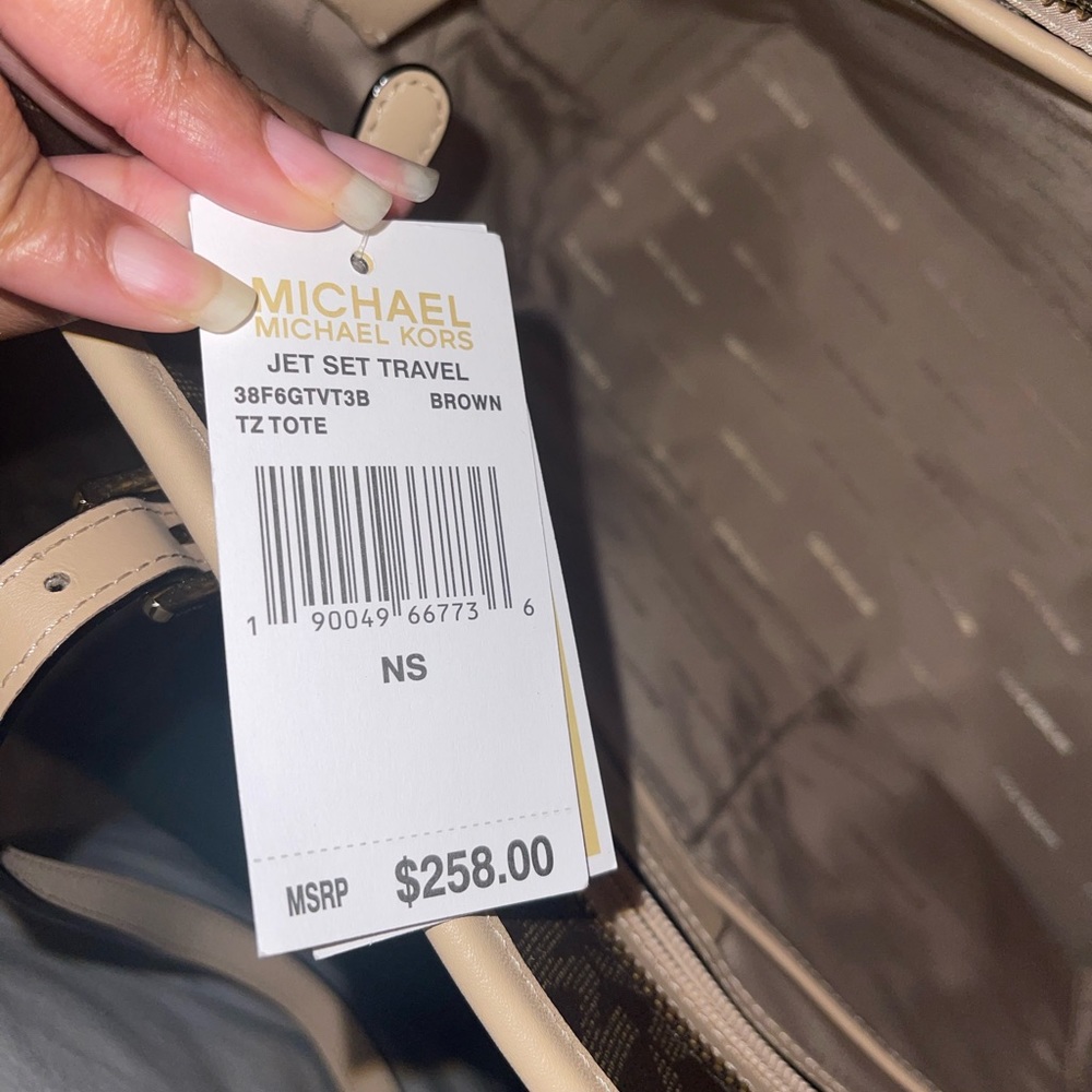 ❌SOLD❌Michael Kors Jet Set Travel Top Zip Signature
Tote Brown. & Wallet - Picture 9 of 13